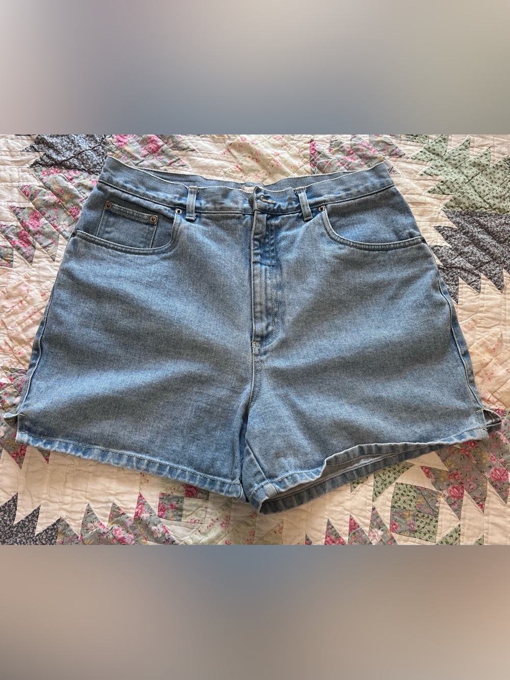 Vintage Generra High Waisted Denim Shorts Size 12 Light Wash 100% Cotton